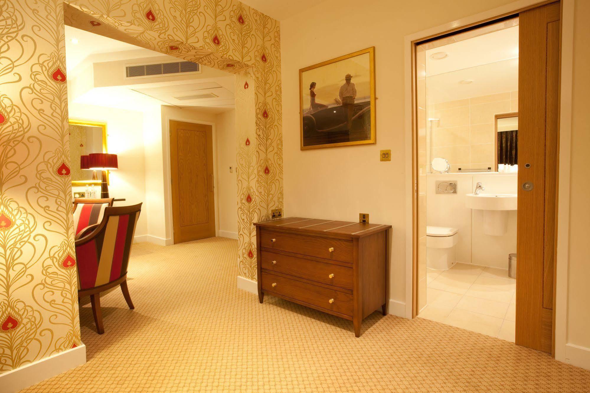 The Oxfordshire Golf & Spa Hotel Thame Exterior foto